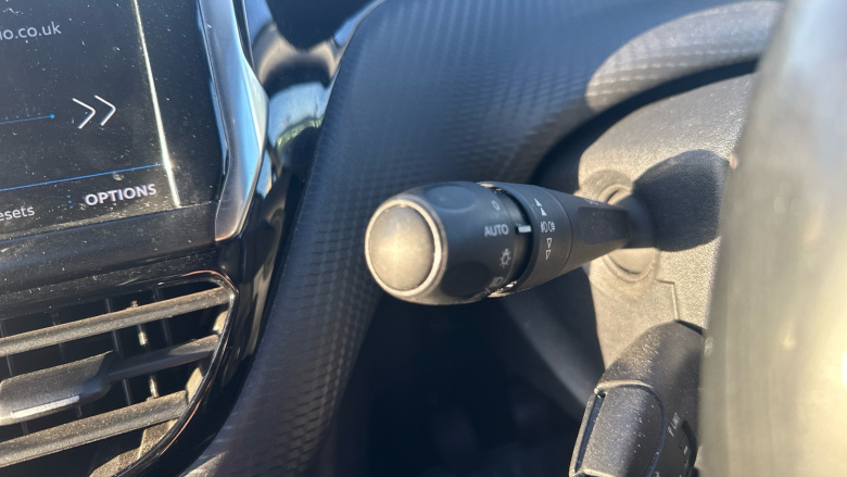 Peugeot 208 1.2 PureTech 82 Allure 5dr Petrol Hatchback